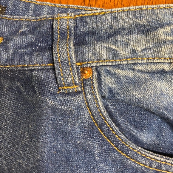 Avenue denim western skirt.  Size 10. I would consider this a mini - Picture 4 of 11